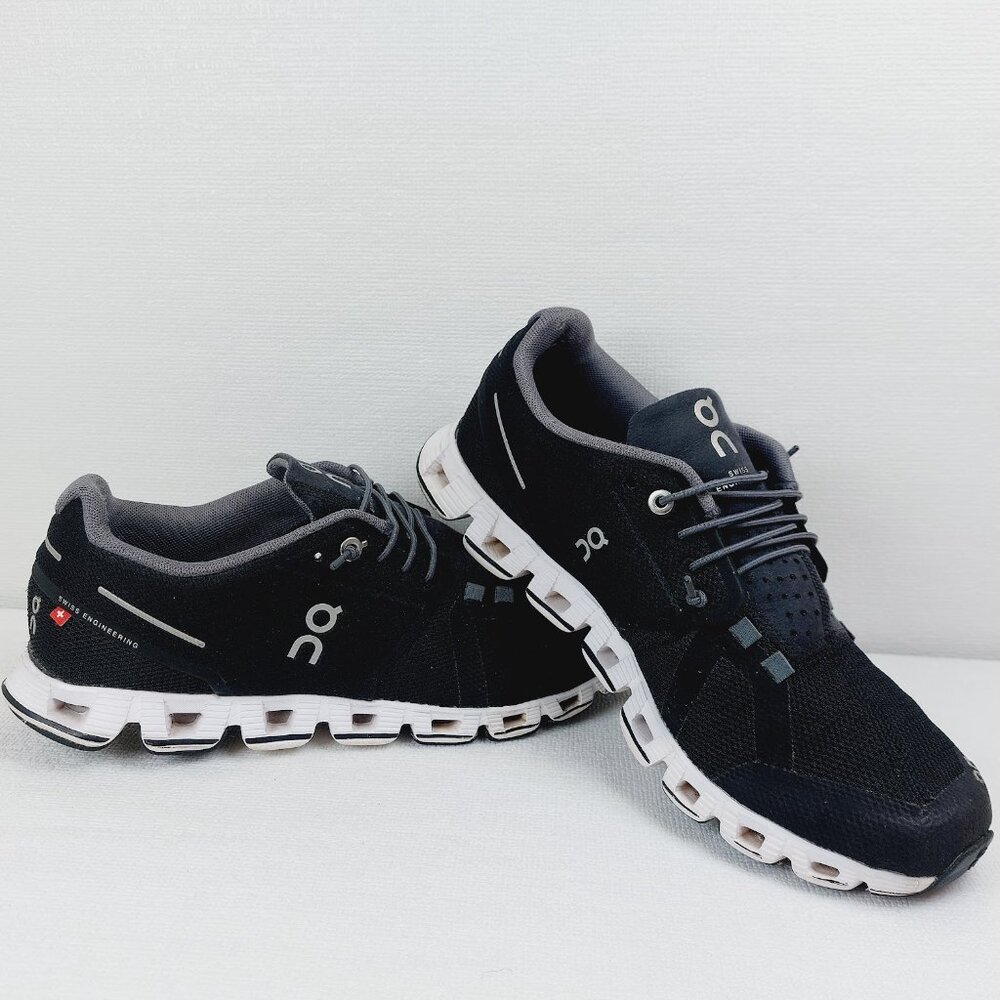 On Run Women's Black White Cloud 5 Low Top Athletic Running Shoes Size 9